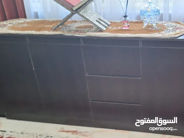 بوفيه خشبي بني محروق