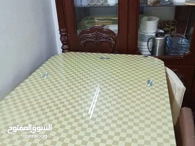 طاوله سفره 6 كراسي بسعر 35 دينار وقابل للتفاوض