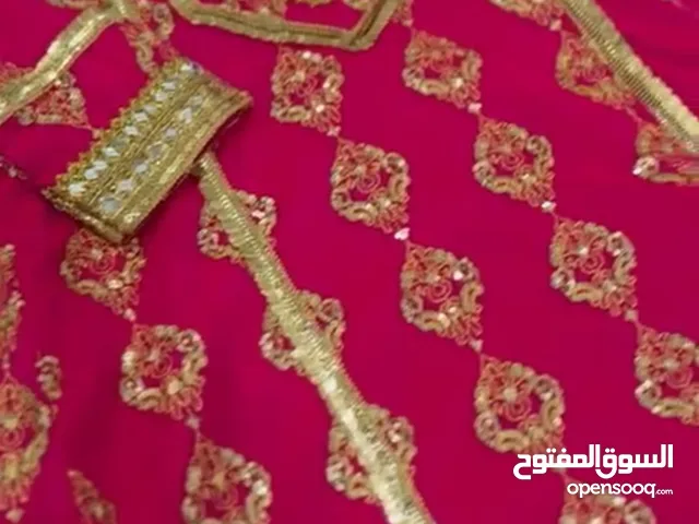 لبسة عمانية نسائية للبيع لبس مرتين فقط بحالة ممتازه