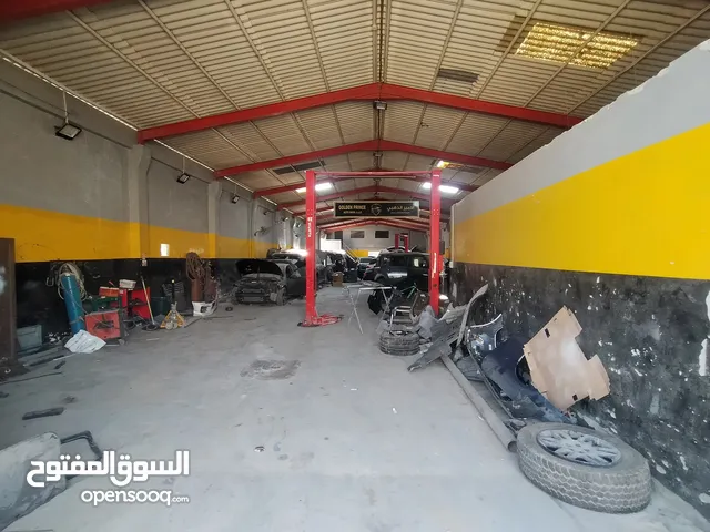 كراج كبير موقع مميز الصناعية 4 للبيع