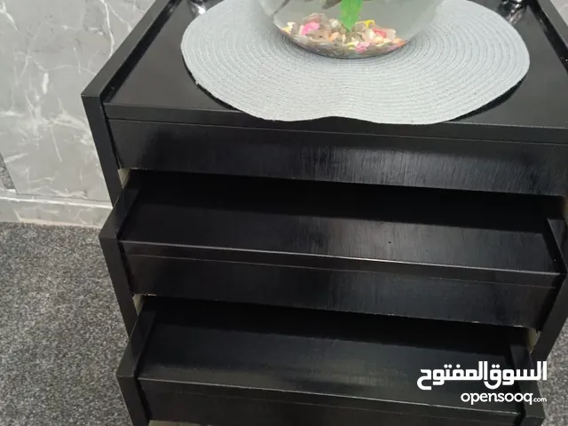 طاولة كبيره +تالت وثقيله واحسن الخشب بحالة جيدة جدا