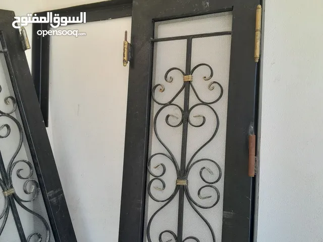 باب حديد تفصيل ممتاز بالأسكندرية والبيع لعدم الحاجة و هو عبارة عن درفتين وعرضه بالحلق الحديد 90سم ×