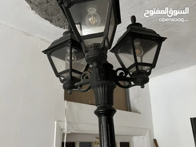 3 اعمده فوانيس للفلل والحدائق غير مستعمل ركبتهم وفكيتهم 210 نهايتهم