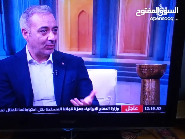 شاشه نوع ناشونال 32انيش اليدي ميش سمارت عادي معها ريموتها وقعدتها