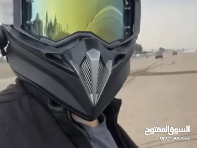 خوذة بحاله جيده مع زجاج اضافي شفاف+تعتيم +بلوتوث سماعه رأس