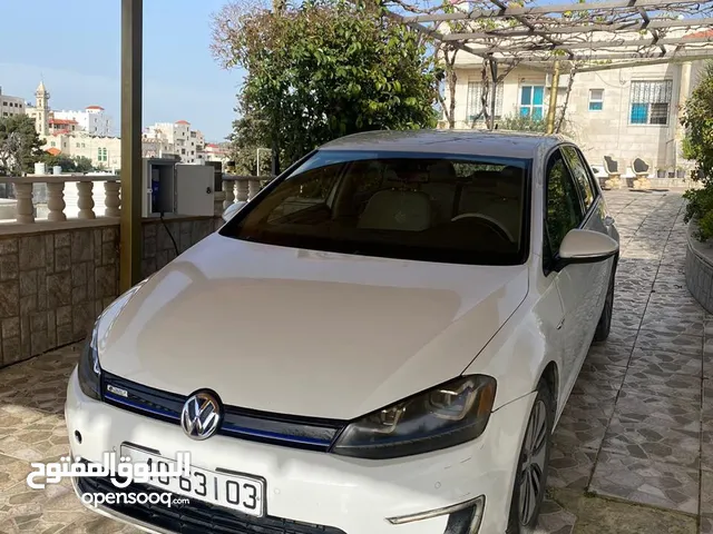 e-golf premium 2015 للبيع او للبدل بسعر مميز