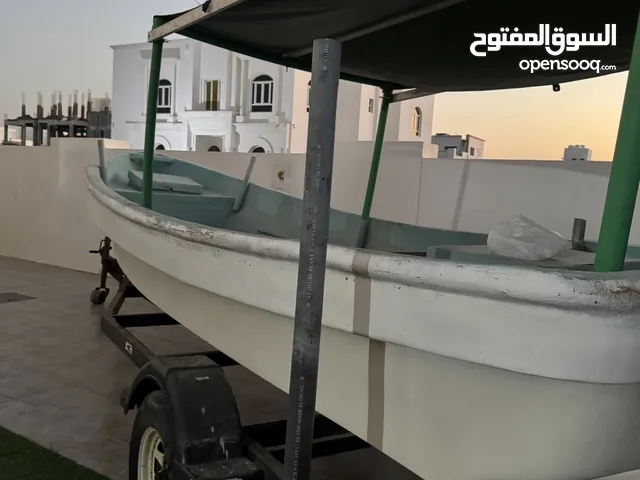 قارب للبيع 18 قدم مع ملكيه مناسب لرحلات تخفيض في السعر 1000