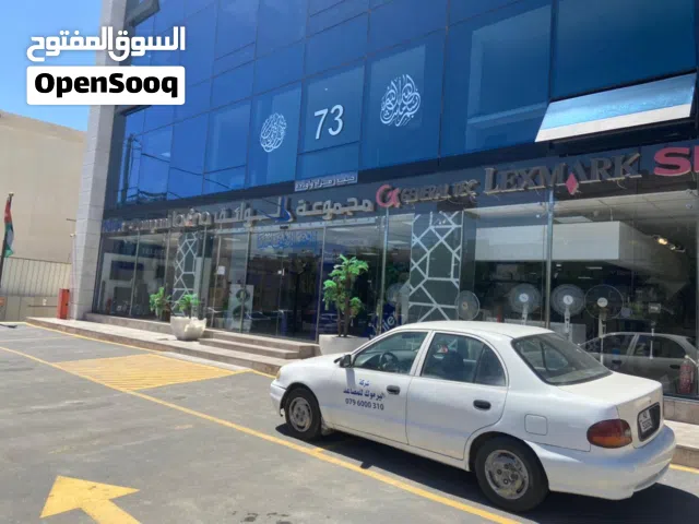 للإيجار – معرض تجاري مميز في شارع مكة  موقع استراتيجي