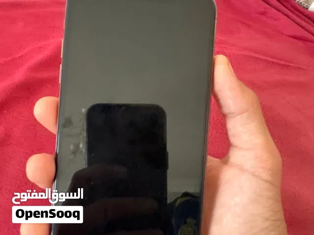 ايفون XS ماكس ذهبي بحالة سيئة - 256 جيجابايت دائمًا مستخدم منذ أكثر من 3 سنوات