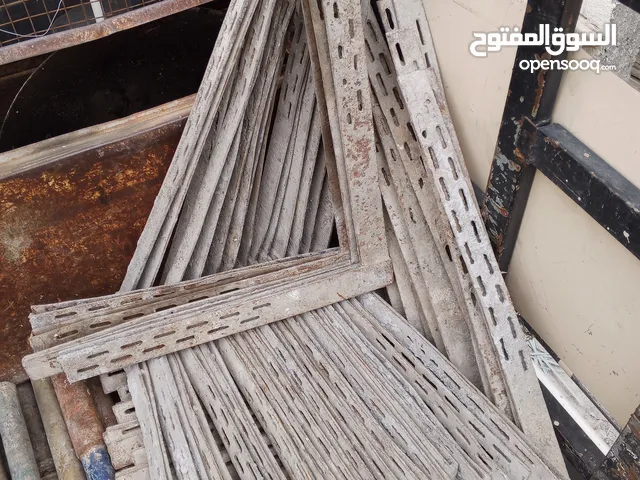 خشب طوبار مراين 4 م عدد 200 جكات عدد 135 ملازم عدد 140 الواح 4 م 550 لوح الواح ثلاثه متر 130 لوح