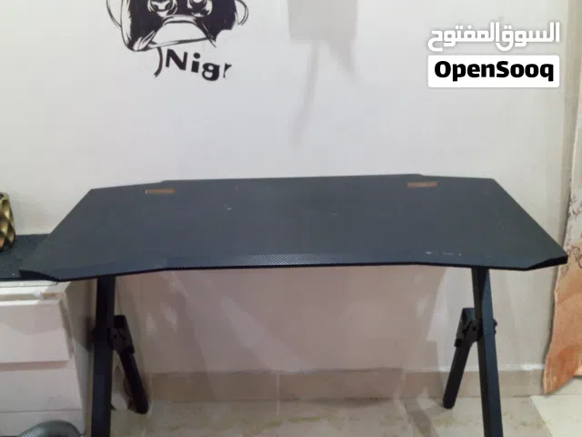 طاولة قيمنق شبه جديده