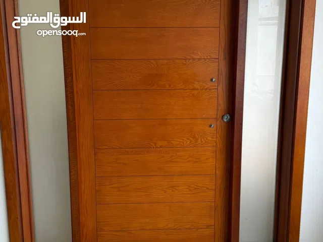 للبيع باب نظيف جدا