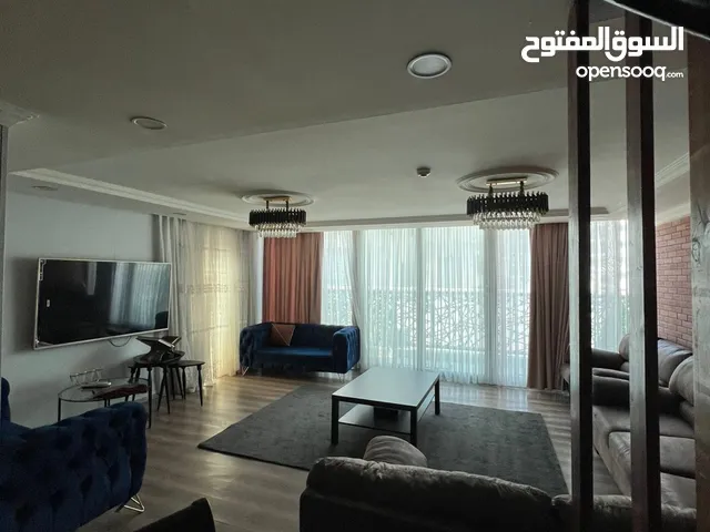 فيلا مؤثثه للايجار في مجمع لايف تاورز مساحة 300م