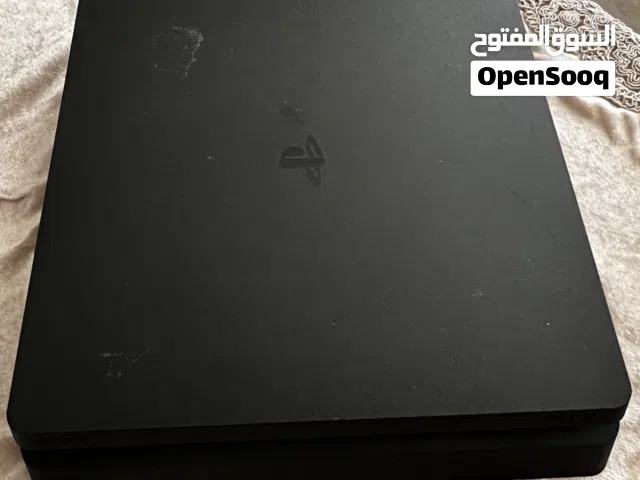 بلايستيشن 4 للبيع مع ملحقاتها