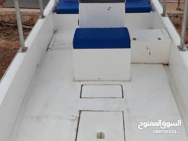 قارب بحري جديد