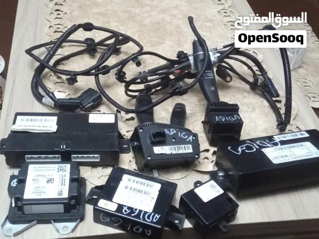 كراسي وقطع كمبيوتر وحساس خلفي مع الكمراللبيع بايك يو فايف بلس