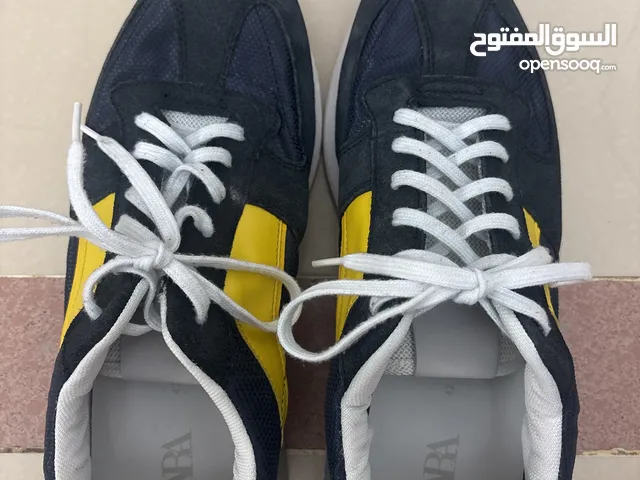 حذاء للشباب
