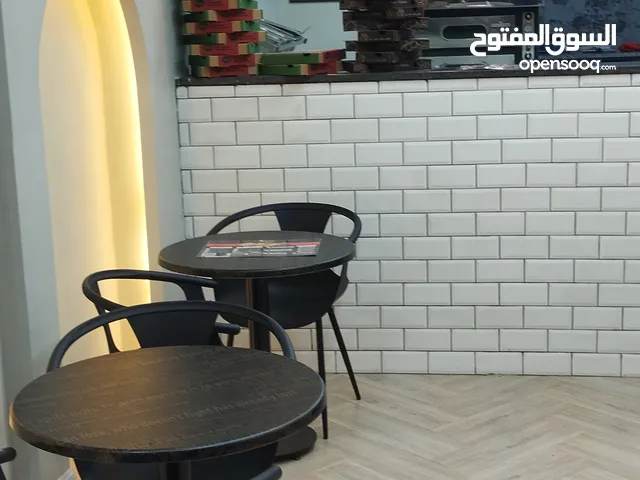 مطعم معجنات سندوتشات للبيع عتبة
