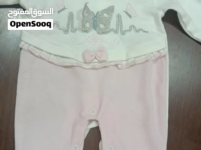 للبيع شبه جديد افرولات حديث ولادة بيجامات