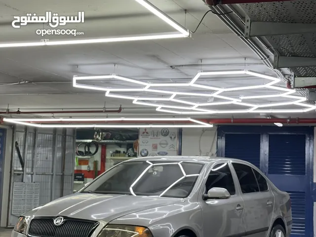 سكودا اوكتافيا بنزين اوتماتيك اصل حكومي مطور 1.6 بحالة الوكاله موديل 2007
