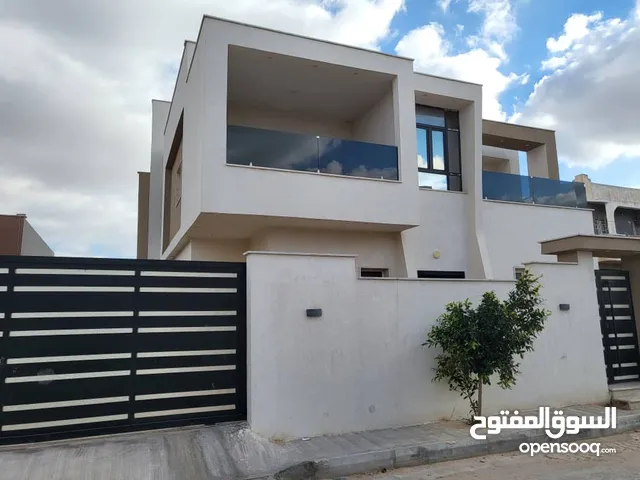 580 m2 4 Bedrooms Villa for Sale in Tripoli Al-Serraj