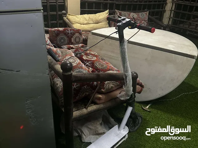 سكوتر كهرباءي من شركه شاومي ما خربان في شي ابدا يجيك مع الشاحن ومع اغراضه ما فيه ولا مشكله التواير