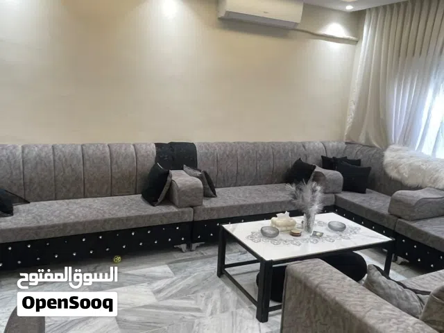 طقم مجلس تفصيل ثقيل وطاولة سفره للبيع المستعجل