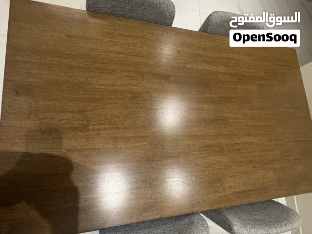 طاولة طعام