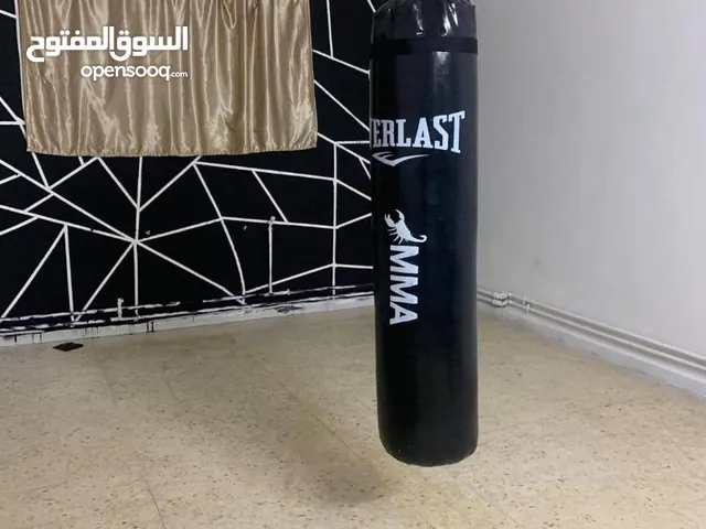 كيس ملاكمه جديد EVERLAST  طول 150 مع جميع اغراضه