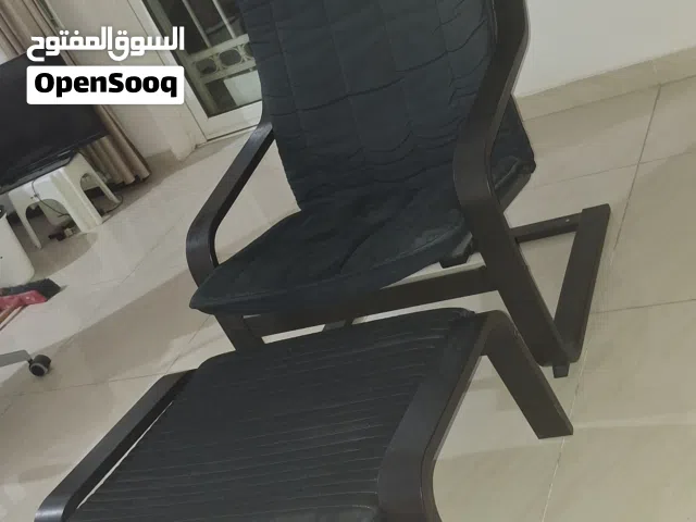 كرسي مع مسند قدمين من ايكيا، للبيع