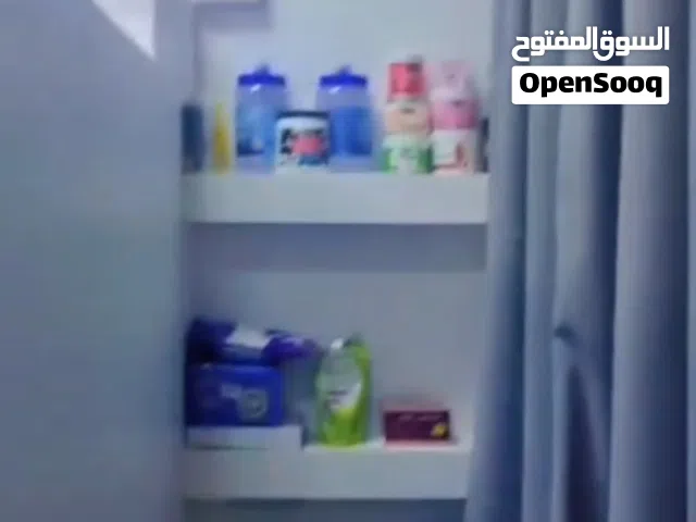 حلاق للبيع