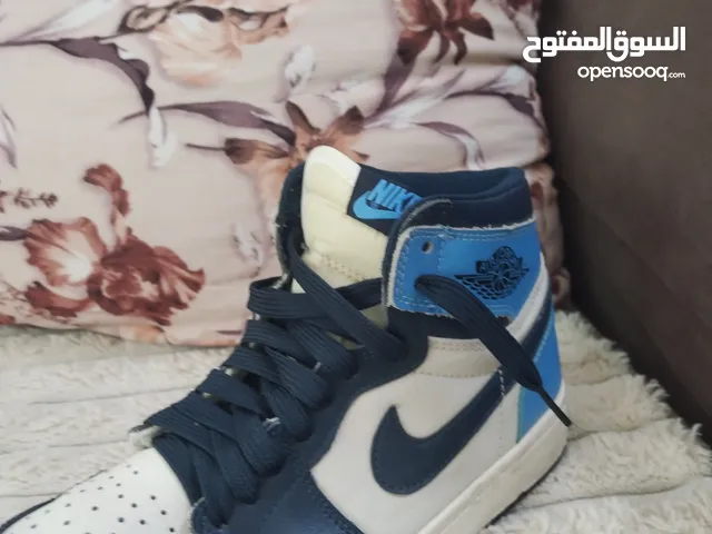 38 Sport Shoes in Amman