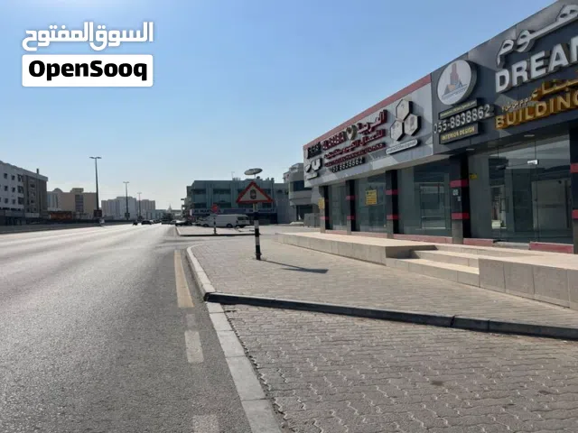 محل تجاري للإيجار النخيل رأس الخيمة شارع عام زاوية محل تجاري فاخر للإيجار بموقع زاوية على الشارع