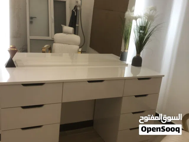 ميز مراية للمكياج