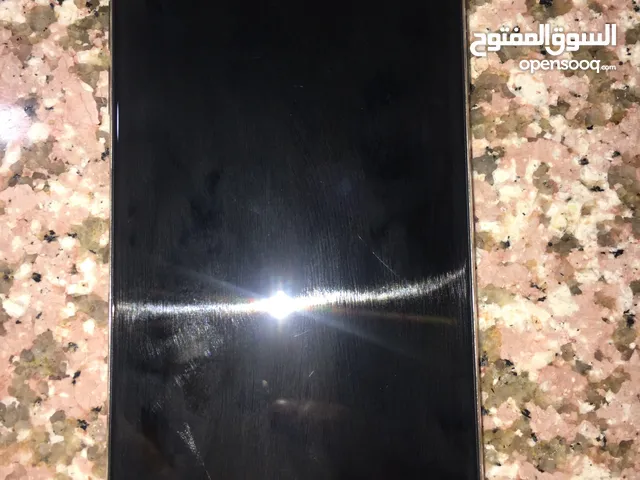 iPhone Xs بحالة ممتازة جدا