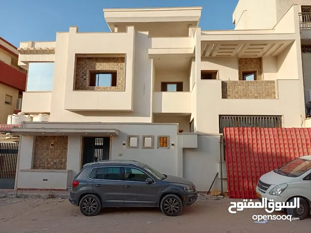 مبنى عقاري 4 طوابق على الرئيسي للايجار