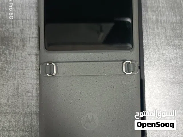 motorola razr 50, 8/256 gb, like new condition, Flip type model