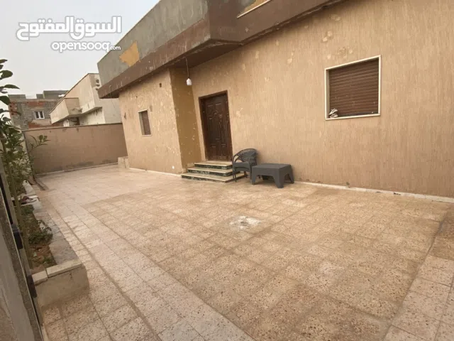 185 m2 3 Bedrooms Townhouse for Sale in Tripoli Ain Zara