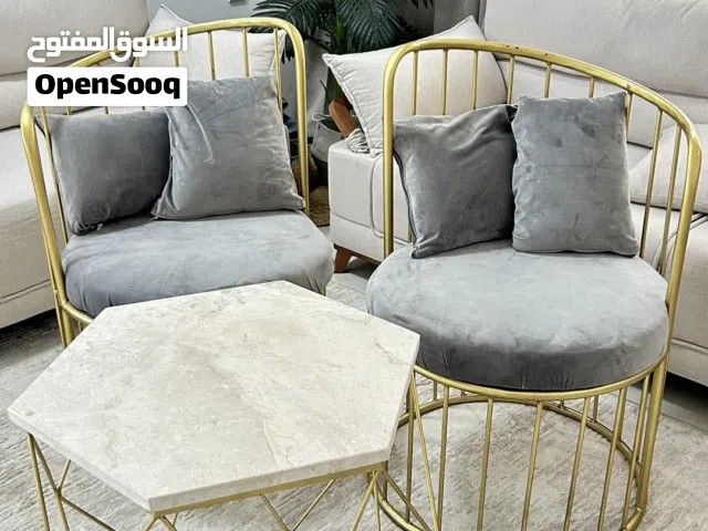 كرسيين وطاوله رخاميه