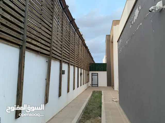 500 m2 3 Bedrooms Villa for Rent in Tripoli Alfornaj