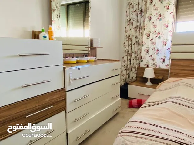 غرفة النوم تركي تفصيل وجيدة لا يوجد خزانة معهم ولا الفرشه التخت ولا شامل فك ولا توصيل