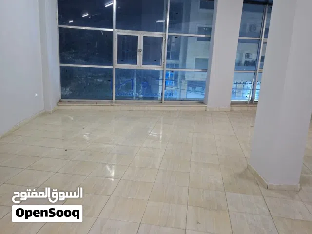 مكتب ومستودع للإيجار شارع البكالوريا