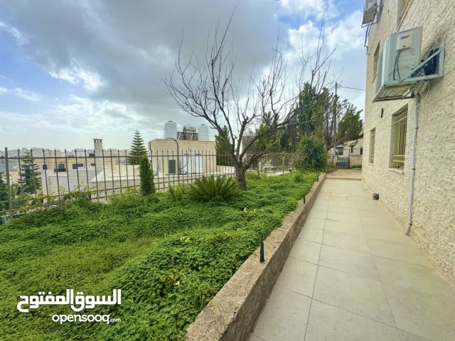 شقة للإيجار جزء من فيلا 700 دولار