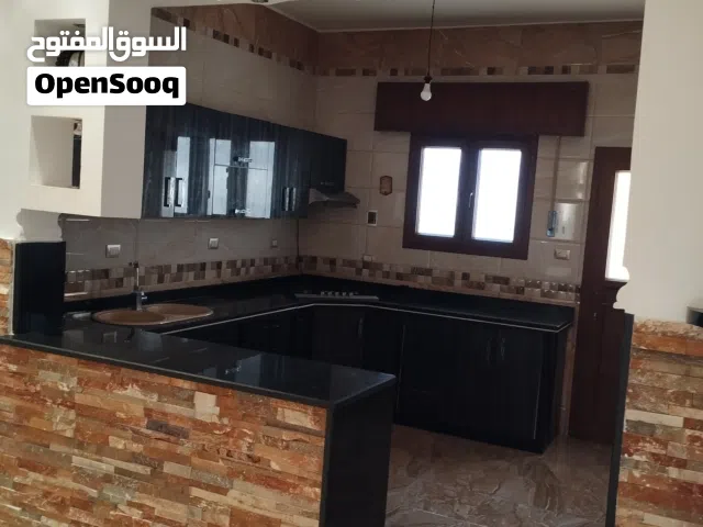 160 m2 3 Bedrooms Townhouse for Rent in Tripoli Al-Kremiah
