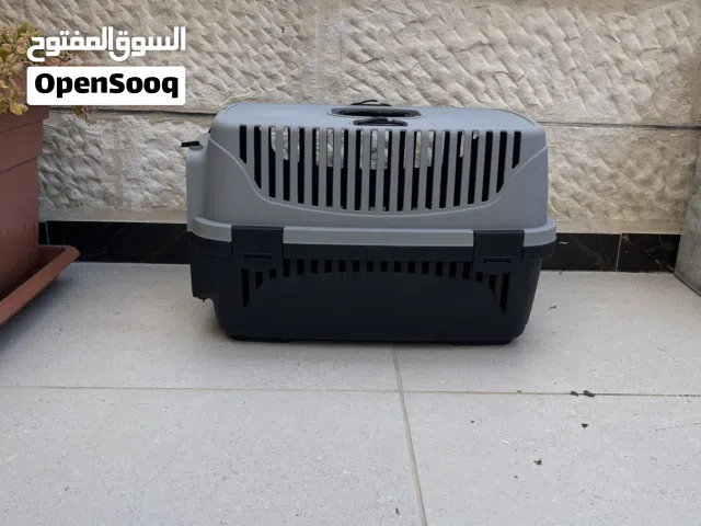 بيت بلاستيكي للقطط