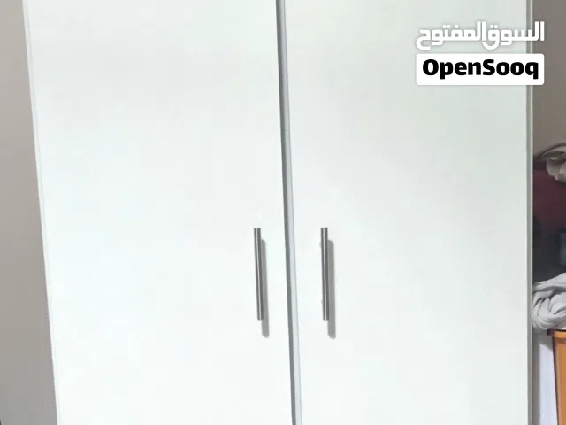 خزانة درفتين لون ابيض