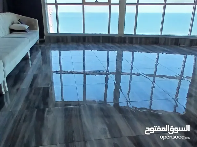 شقه لا جار 3غرافه +غرفت خادمه صاله كبيره علي البحر