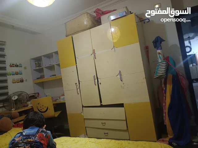 خزانة ومكتب وتواليت للبيع