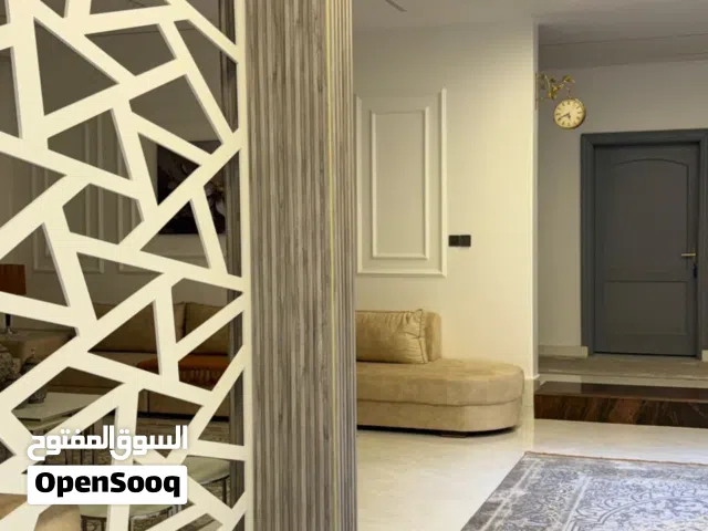 فيلا للبيع في السيدة عائشة تشطيب سوبر لوكس خلف جامع الشكر للبيع بل اثاث المنطقه راقيه وسعرها مناسب