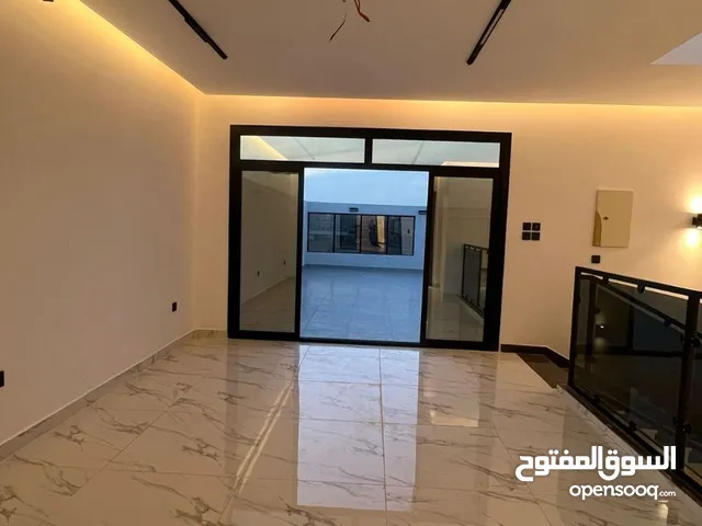 267m2 More than 6 bedrooms Villa for Sale in Al Madinah Ad Difa